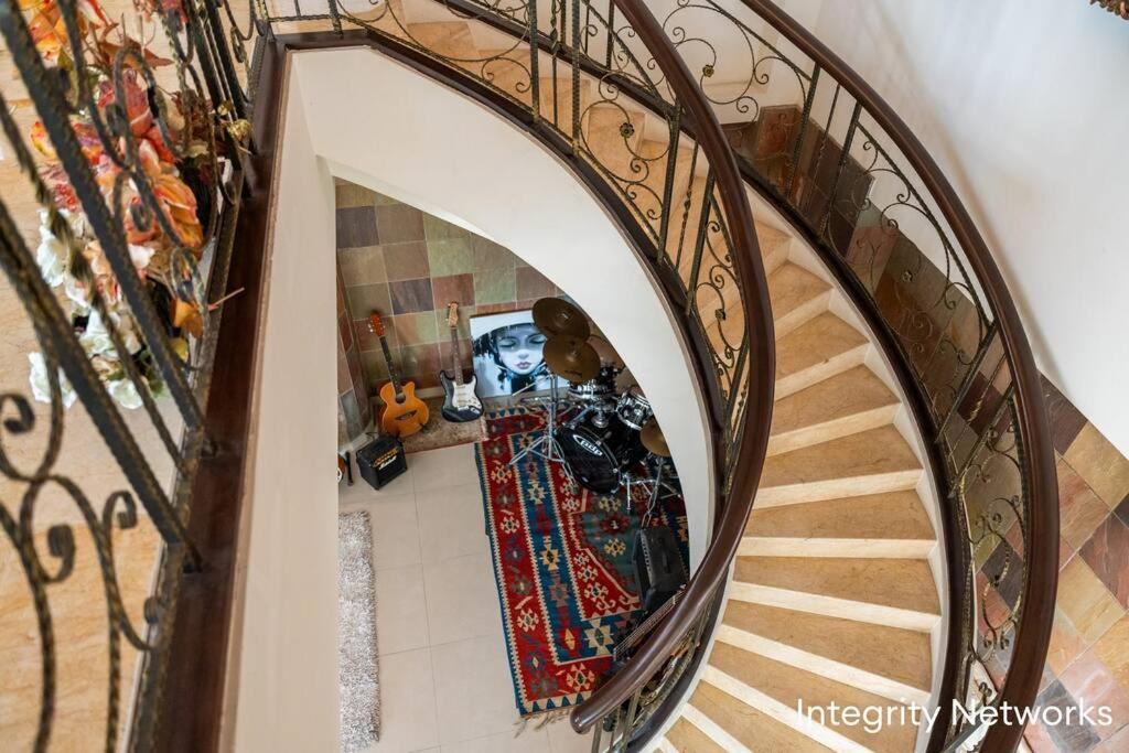 The Grand Villa