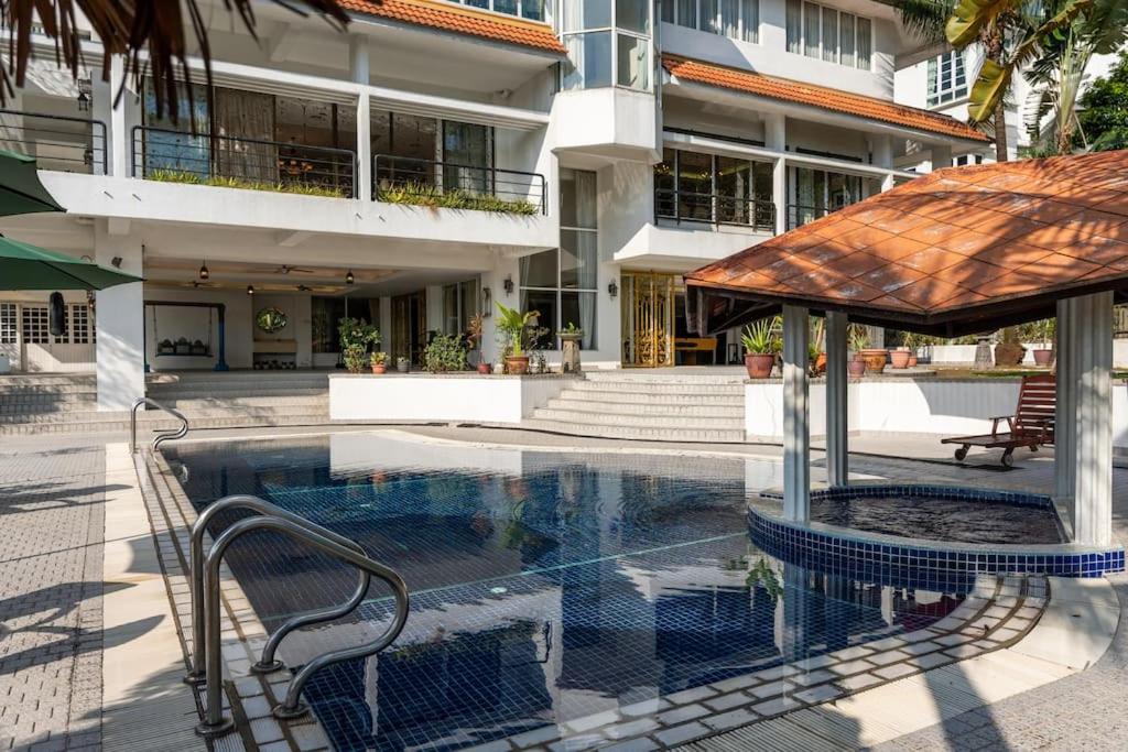 The Grand Villa