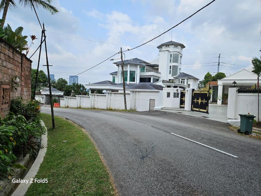 The Grand Villa