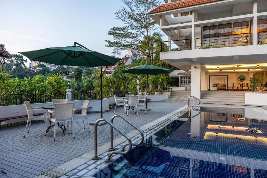 The Grand Villa