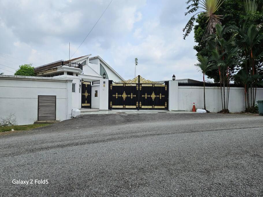 The Grand Villa