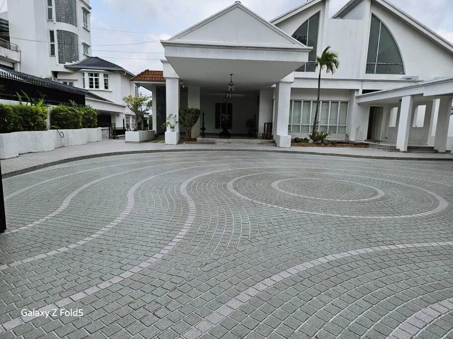 The Grand Villa