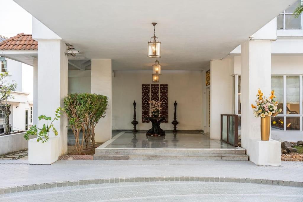 The Grand Villa