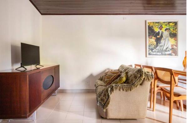 Hostel Demuner House