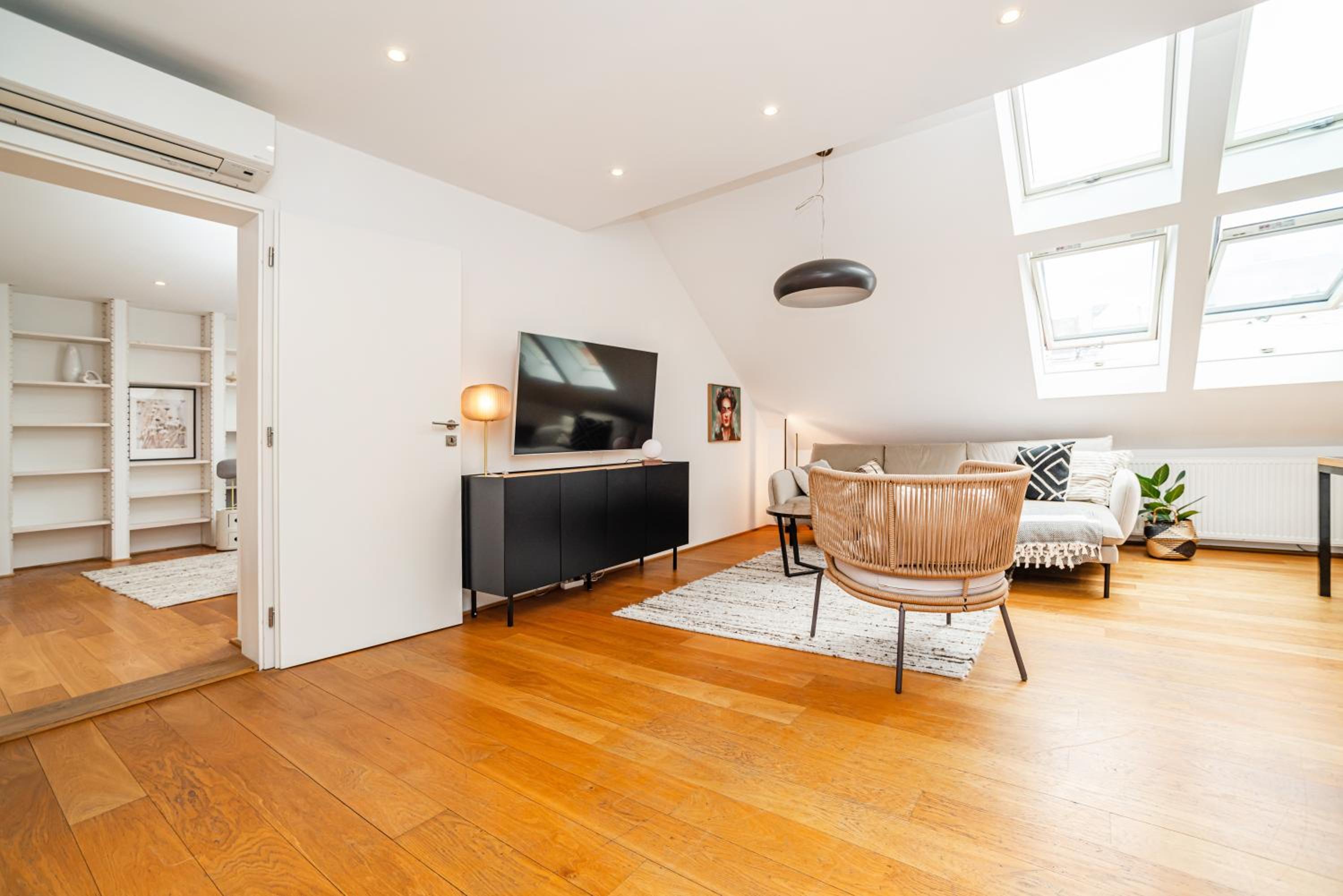 Luxurious 3bed very spacious apt in the best area