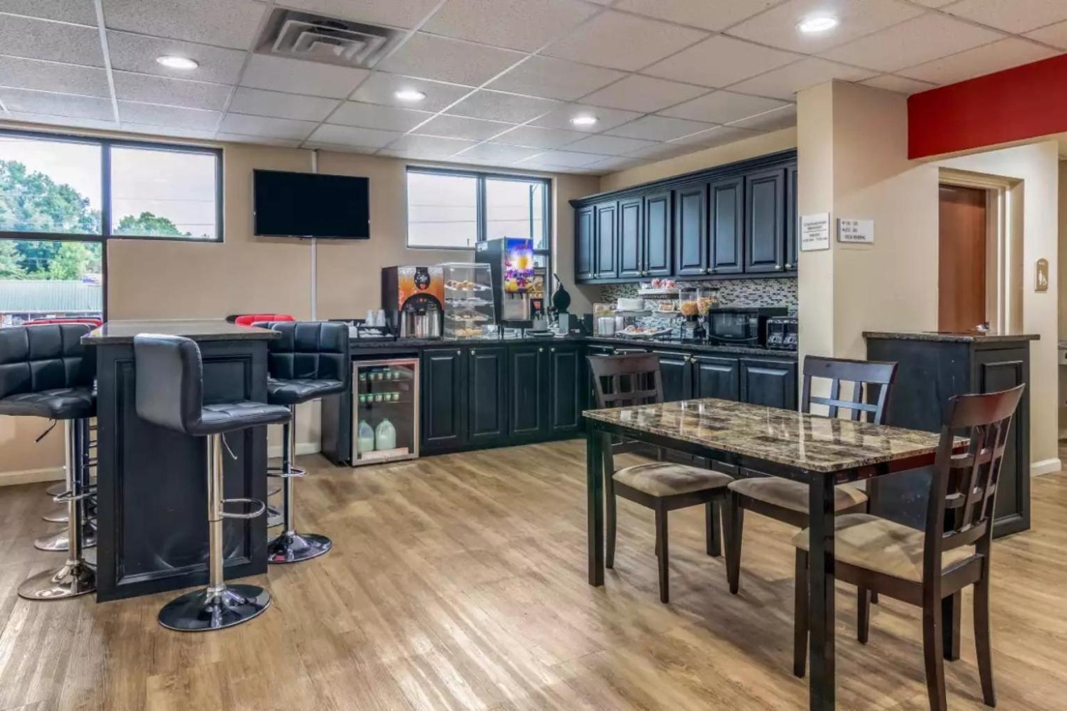 Americas Best Value Inn Opelika view 4