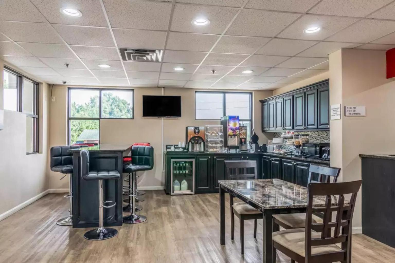Americas Best Value Inn Opelika view 3