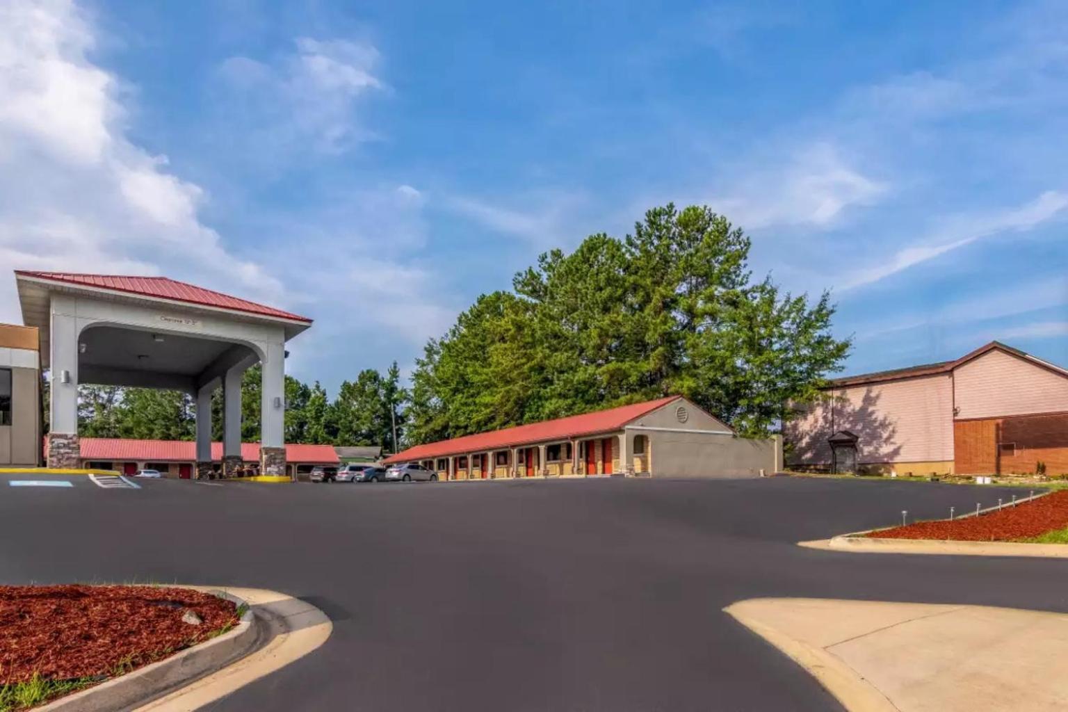 Americas Best Value Inn Opelika view 2