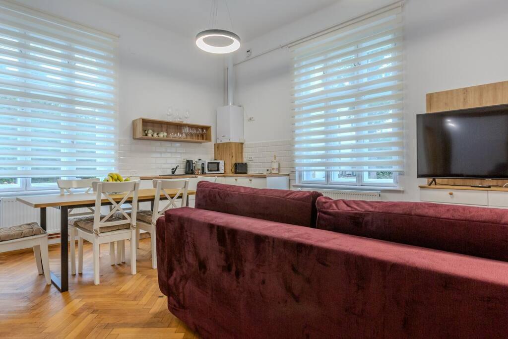 Katharina Gate Apartment by Kronstay view 5