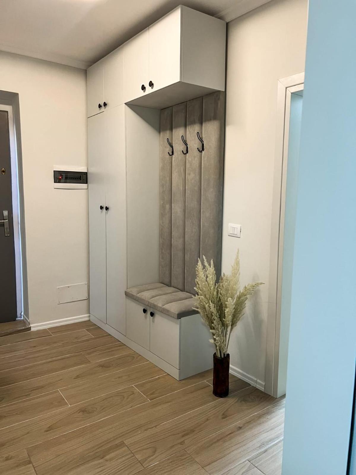 Komuna Parisit New Apartment