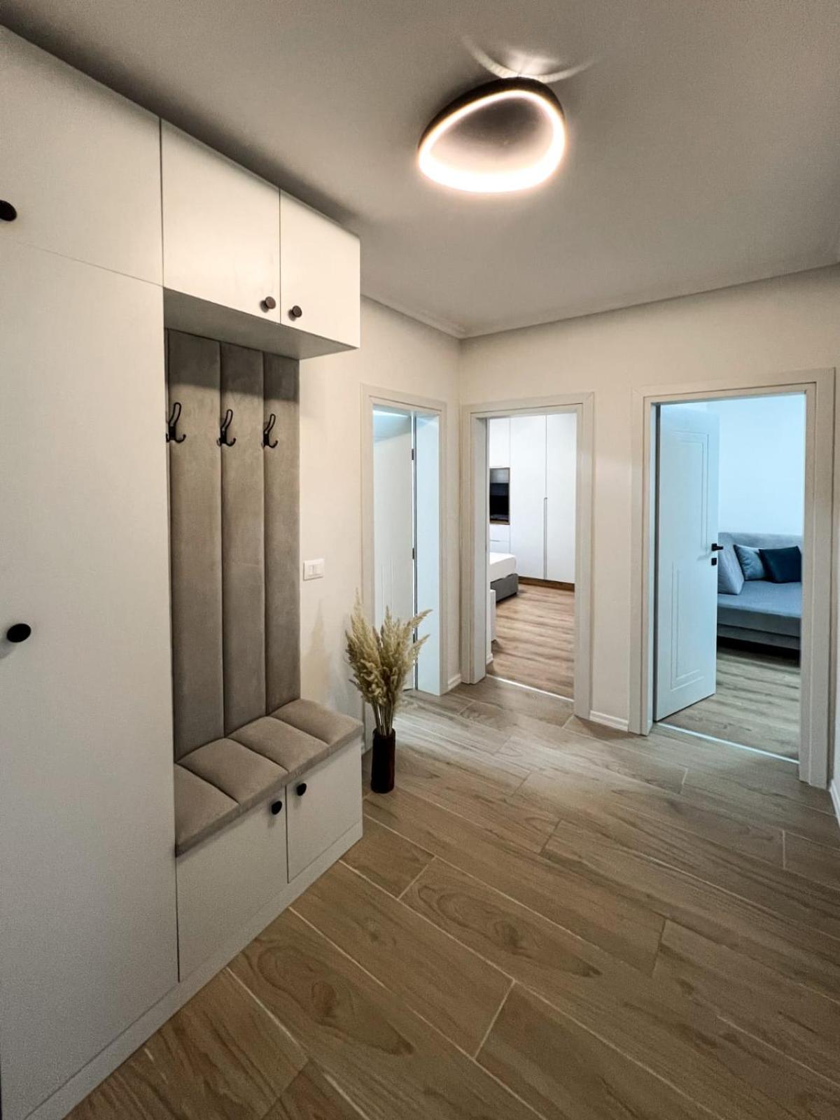 Komuna Parisit New Apartment