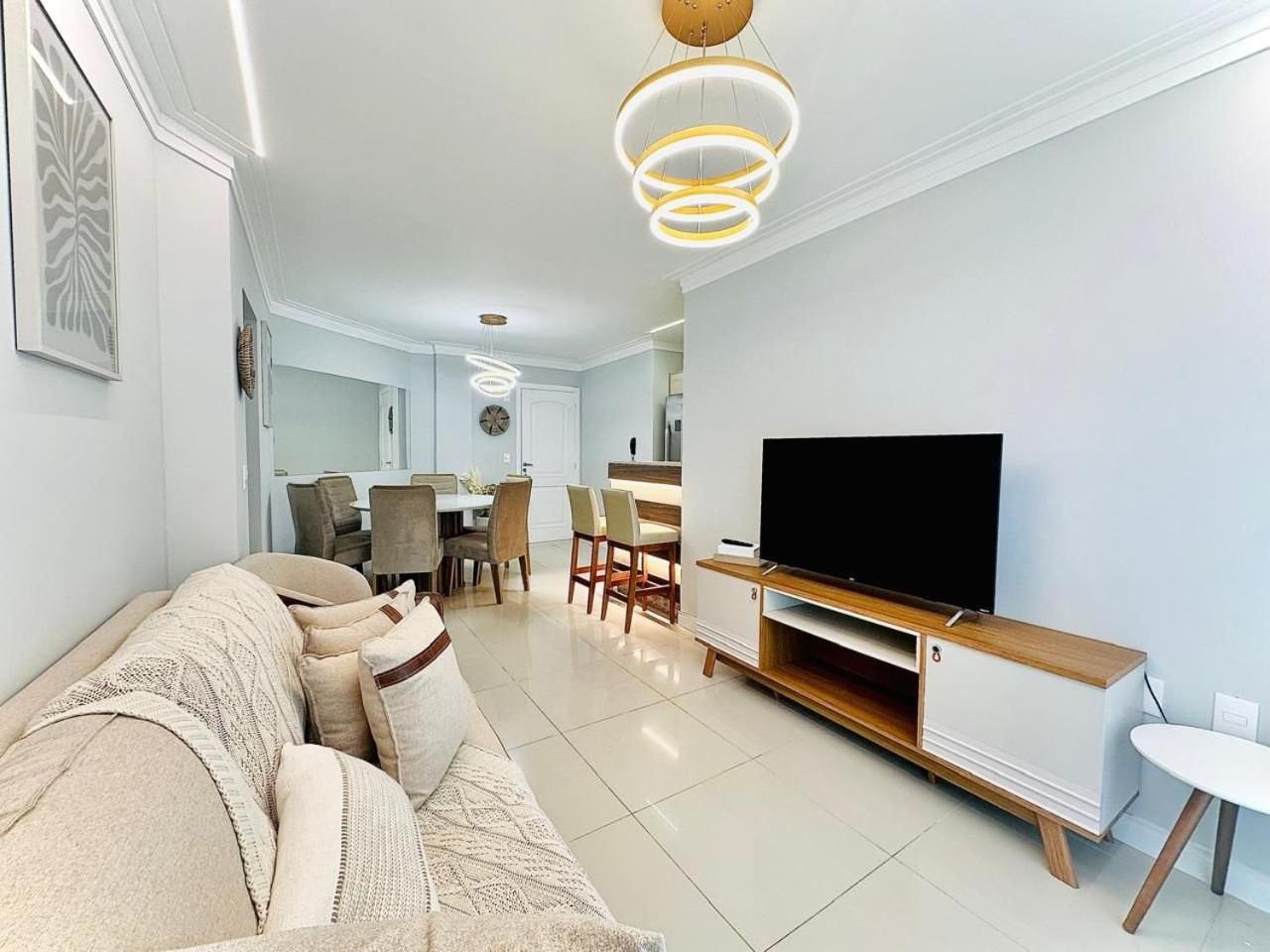 175 - Lindo Apartamento 3 dormitórios na praia de Bombas