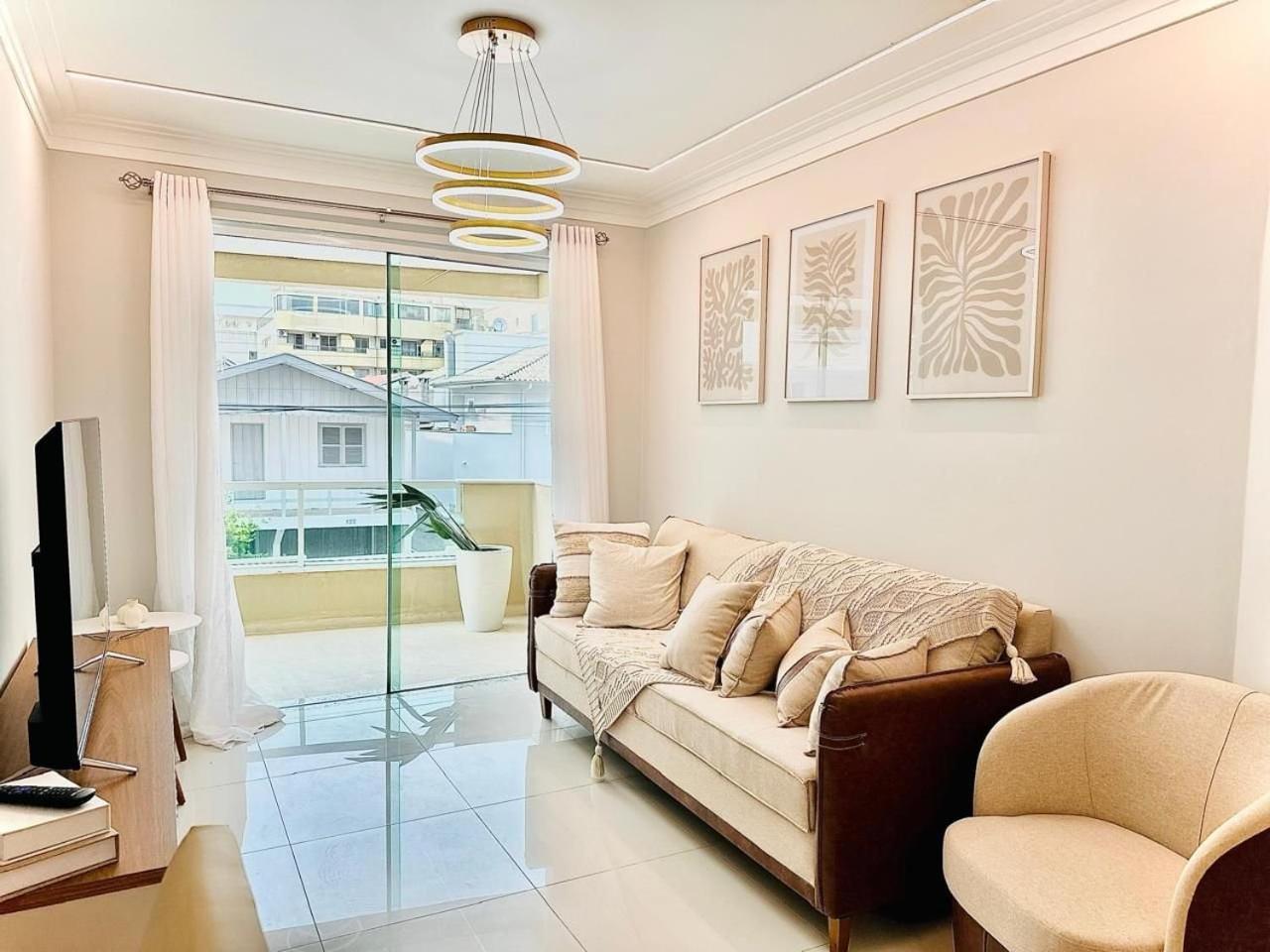 175 - Lindo Apartamento 3 dormitórios na praia de Bombas
