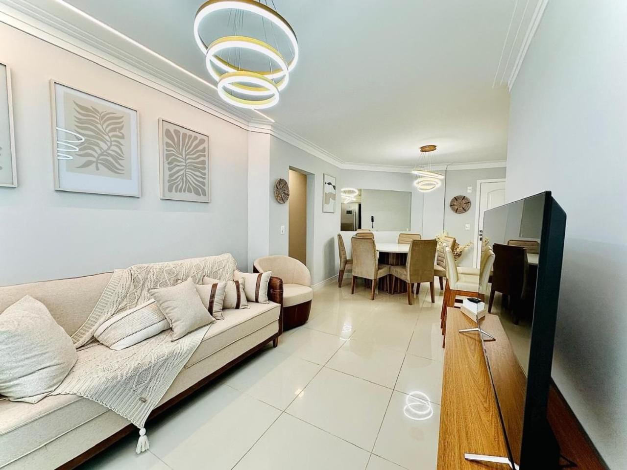 175 - Lindo Apartamento 3 dormitórios na praia de Bombas