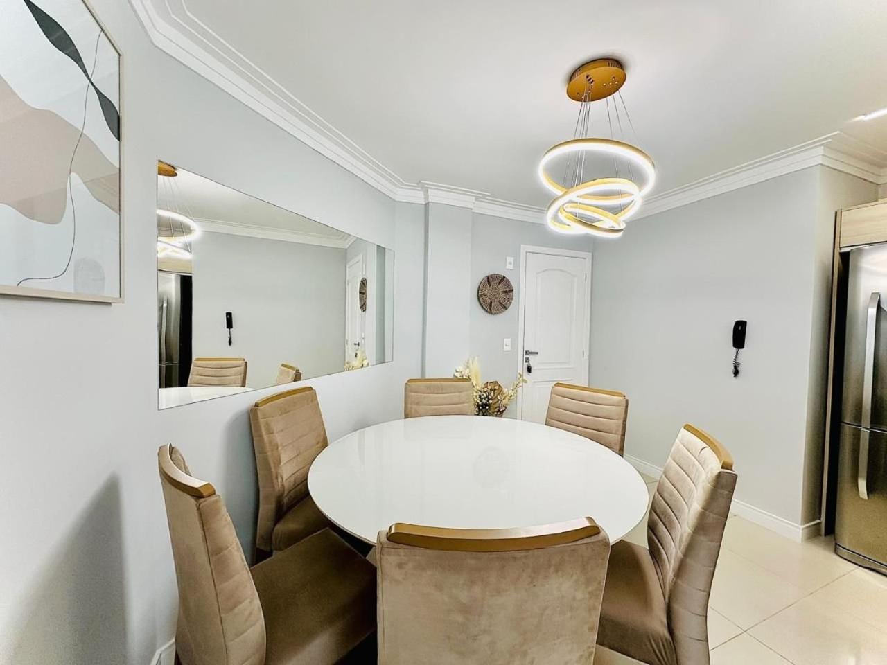 175 - Lindo Apartamento 3 dormitórios na praia de Bombas