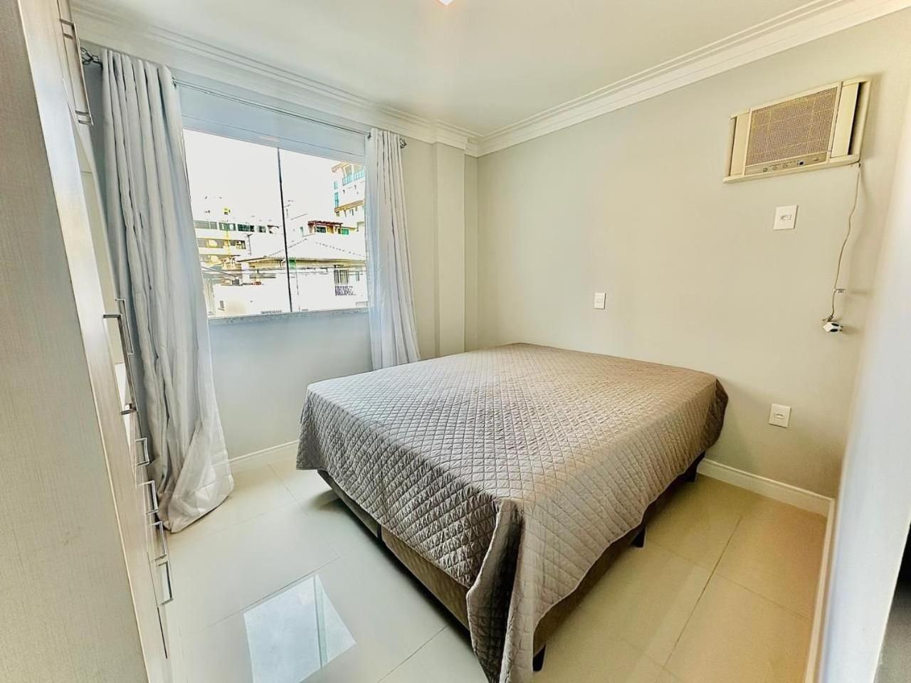175 - Lindo Apartamento 3 dormitórios na praia de Bombas