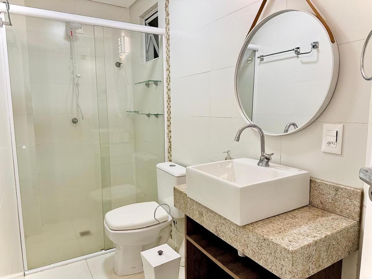 175 - Lindo Apartamento 3 dormitórios na praia de Bombas