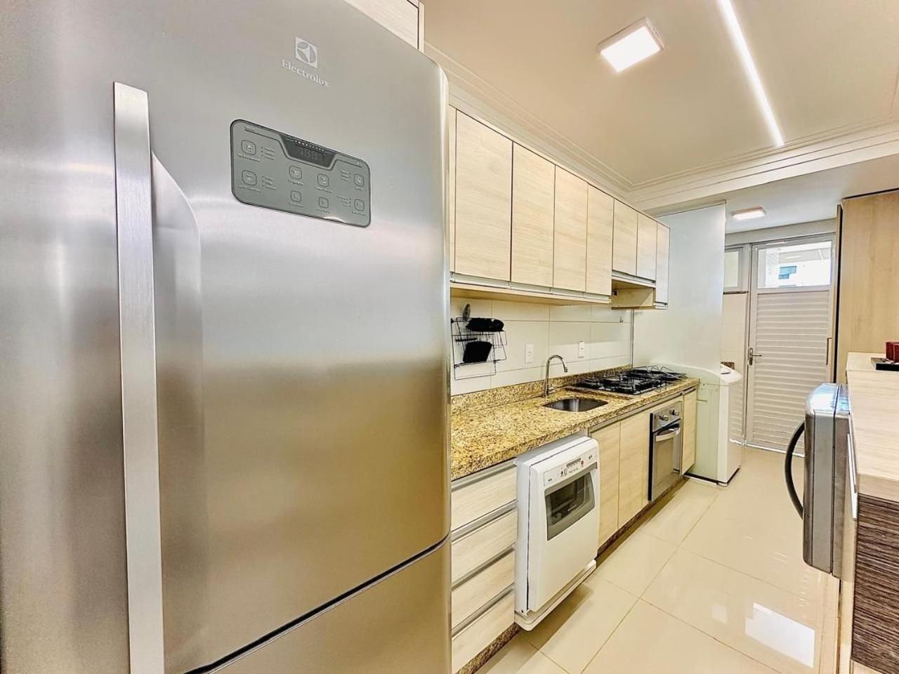 175 - Lindo Apartamento 3 dormitórios na praia de Bombas