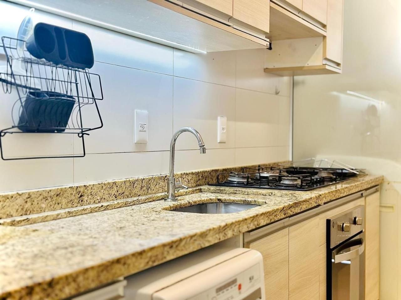 175 - Lindo Apartamento 3 dormitórios na praia de Bombas