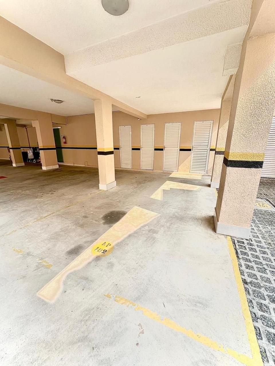175 - Lindo Apartamento 3 dormitórios na praia de Bombas