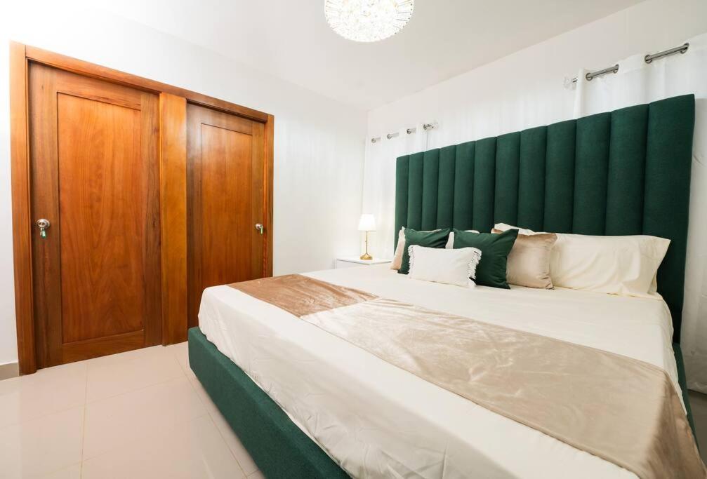 Luxury King Bed, Family-Friendly Getaway