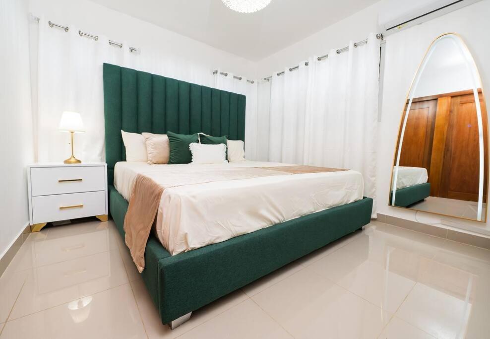 Luxury King Bed, Family-Friendly Getaway