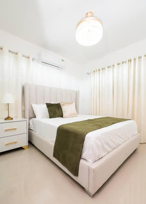 Luxury King Bed, Family-Friendly Getaway