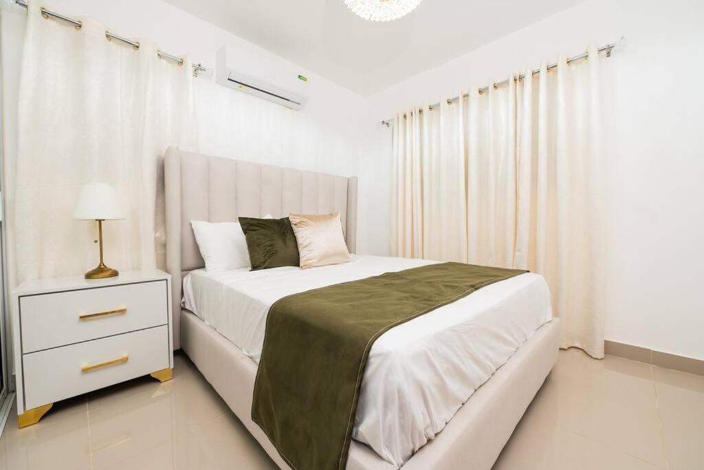 Luxury King Bed, Family-Friendly Getaway