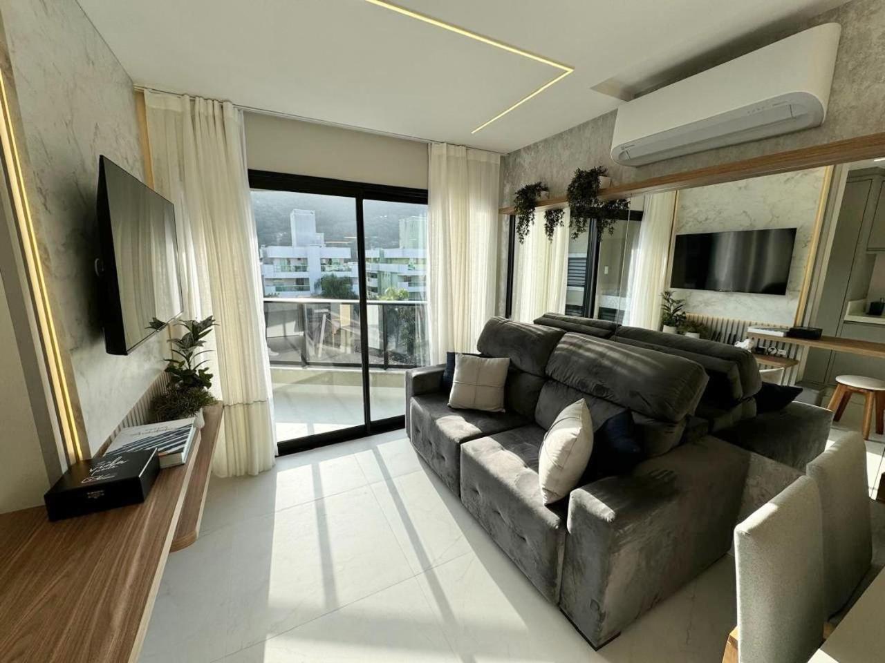 002D - Lindo apartamento na praia de Bombas