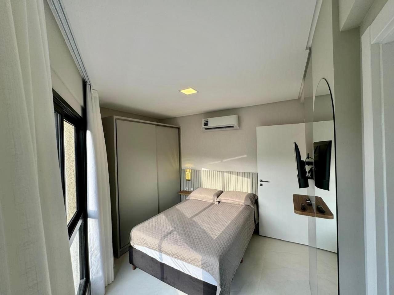 002D - Lindo apartamento na praia de Bombas