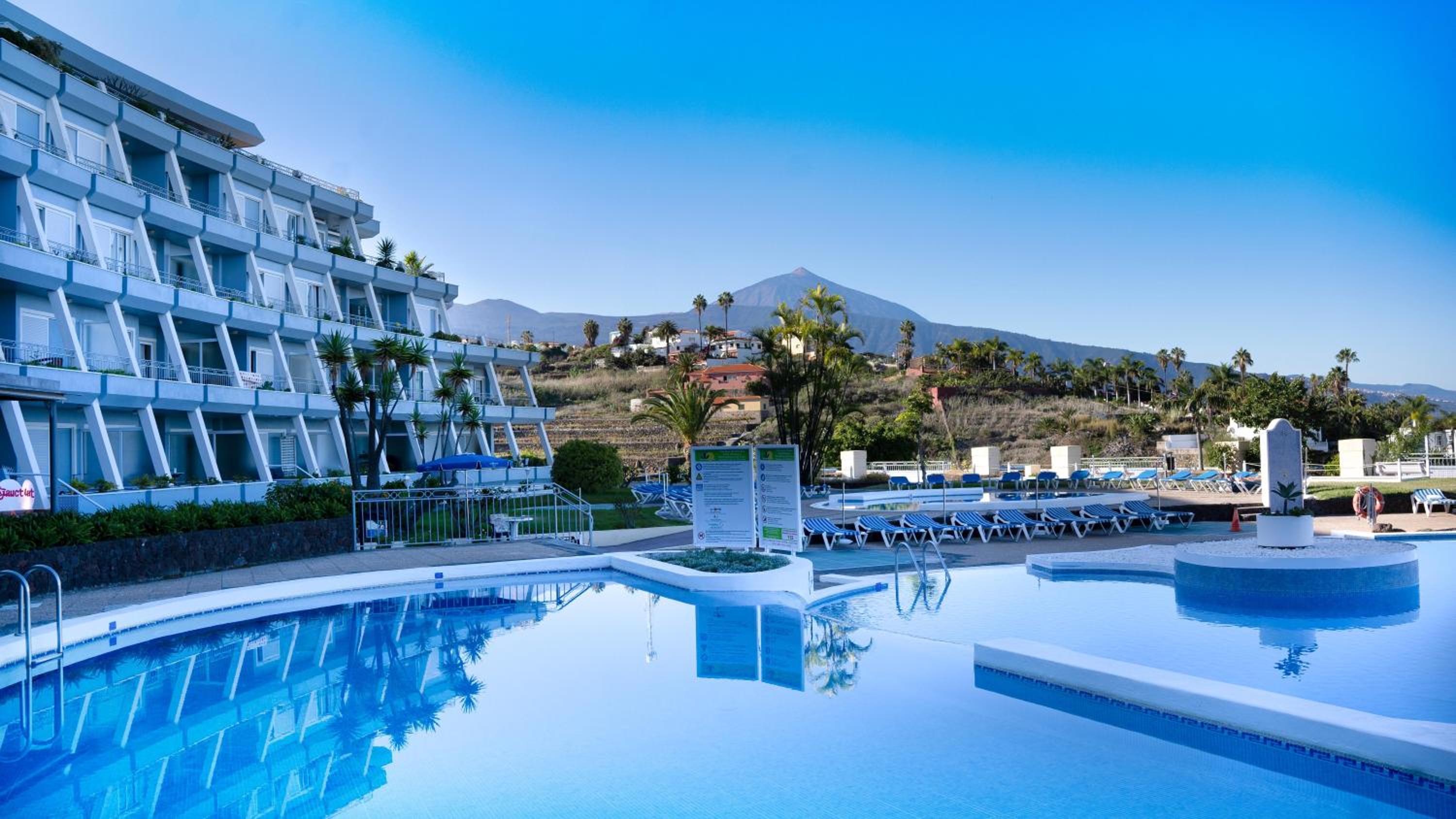 Hotel Coral La Quinta Park Suites - Image 1