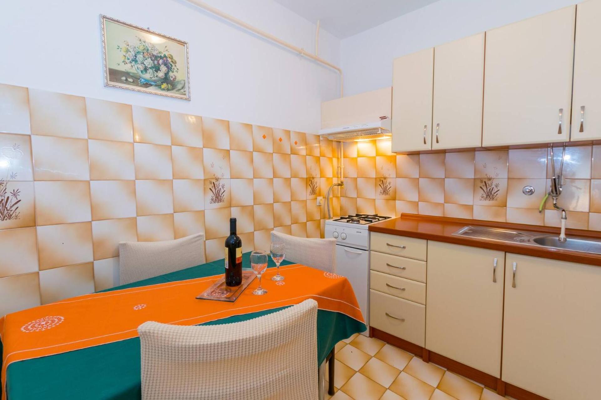 Comfortable apartment PUH with built barbecue in Pula view 3