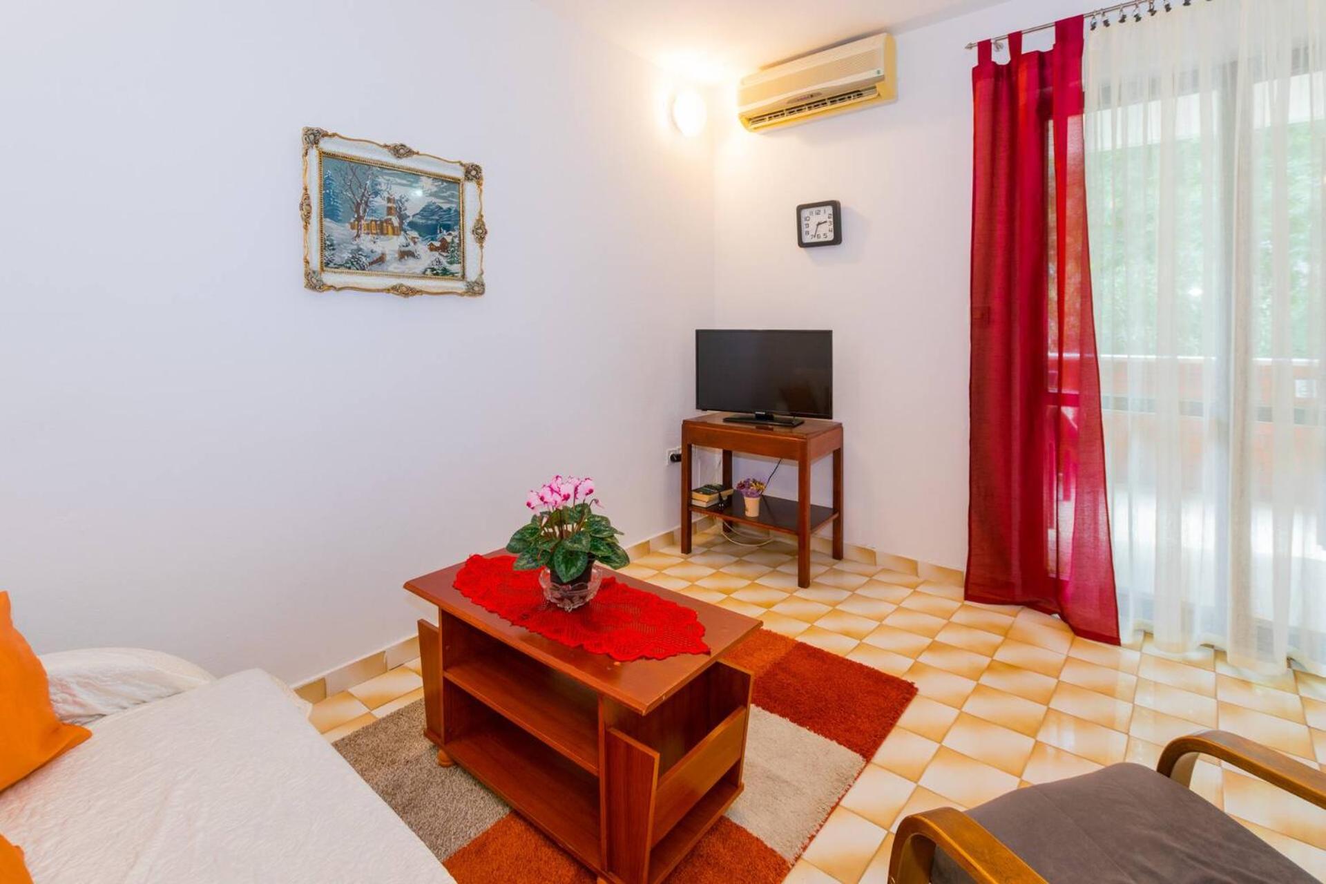 Comfortable apartment PUH with built barbecue in Pula view 5