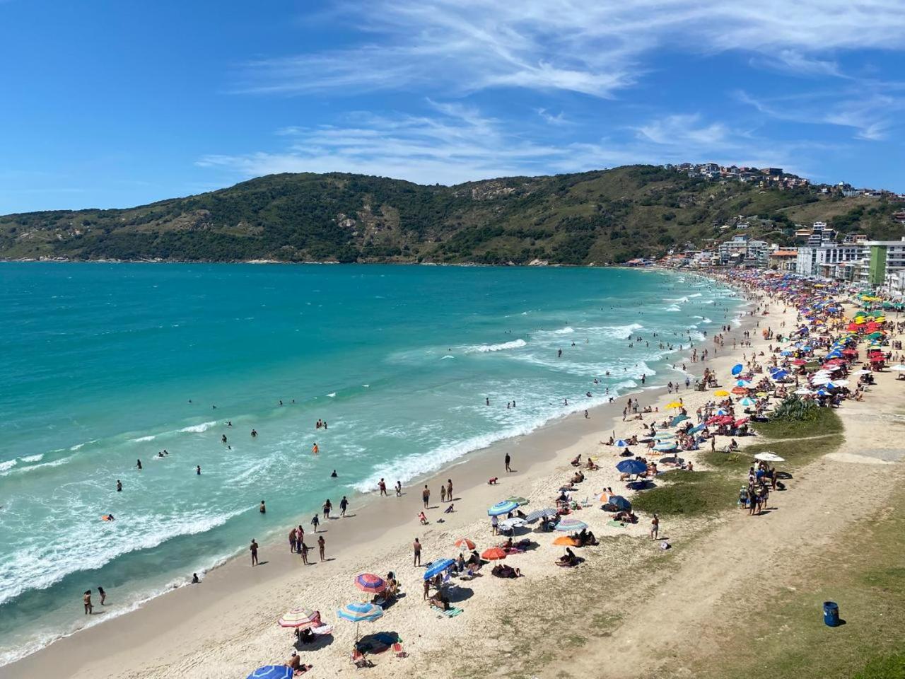 Prainha com roupa de cama e banho