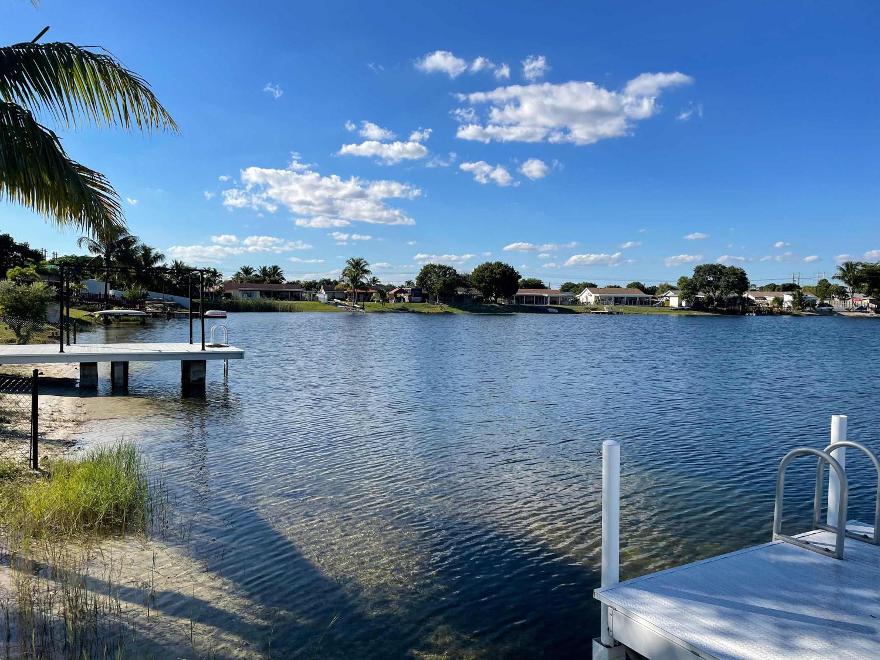 BESt LOCATiON Iconic 4BD Waterfront Luxury MIA
