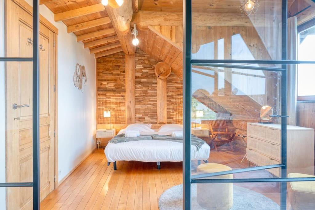 Cozy 4-Bedroom Chalet with Outdoor Spa in Zottegem