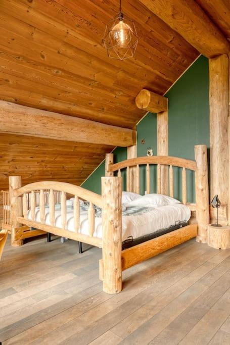 Cozy 4-Bedroom Chalet with Outdoor Spa in Zottegem