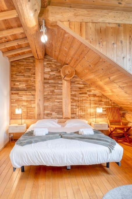 Cozy 4-Bedroom Chalet with Outdoor Spa in Zottegem