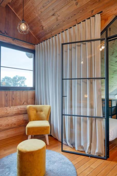 Cozy 4-Bedroom Chalet with Outdoor Spa in Zottegem