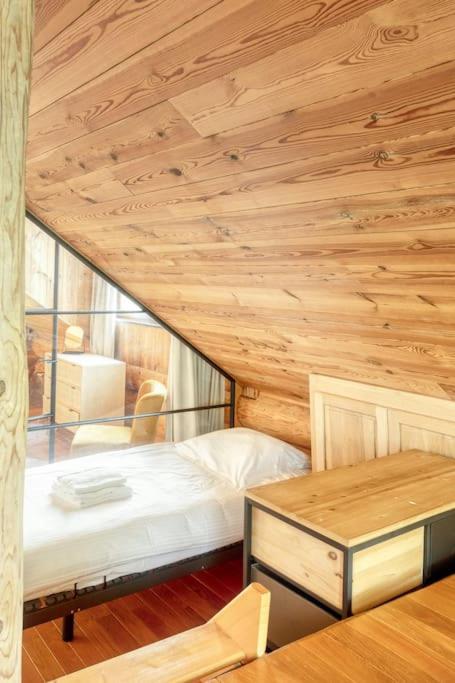Cozy 4-Bedroom Chalet with Outdoor Spa in Zottegem