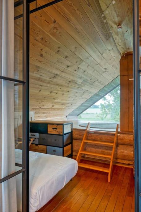 Cozy 4-Bedroom Chalet with Outdoor Spa in Zottegem