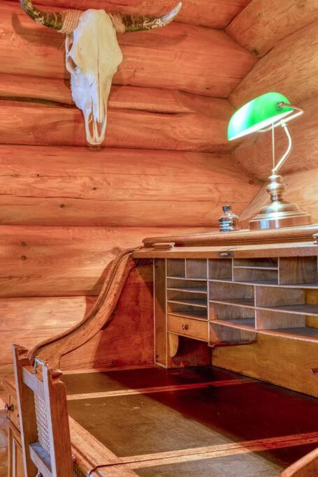 Cozy 4-Bedroom Chalet with Outdoor Spa in Zottegem