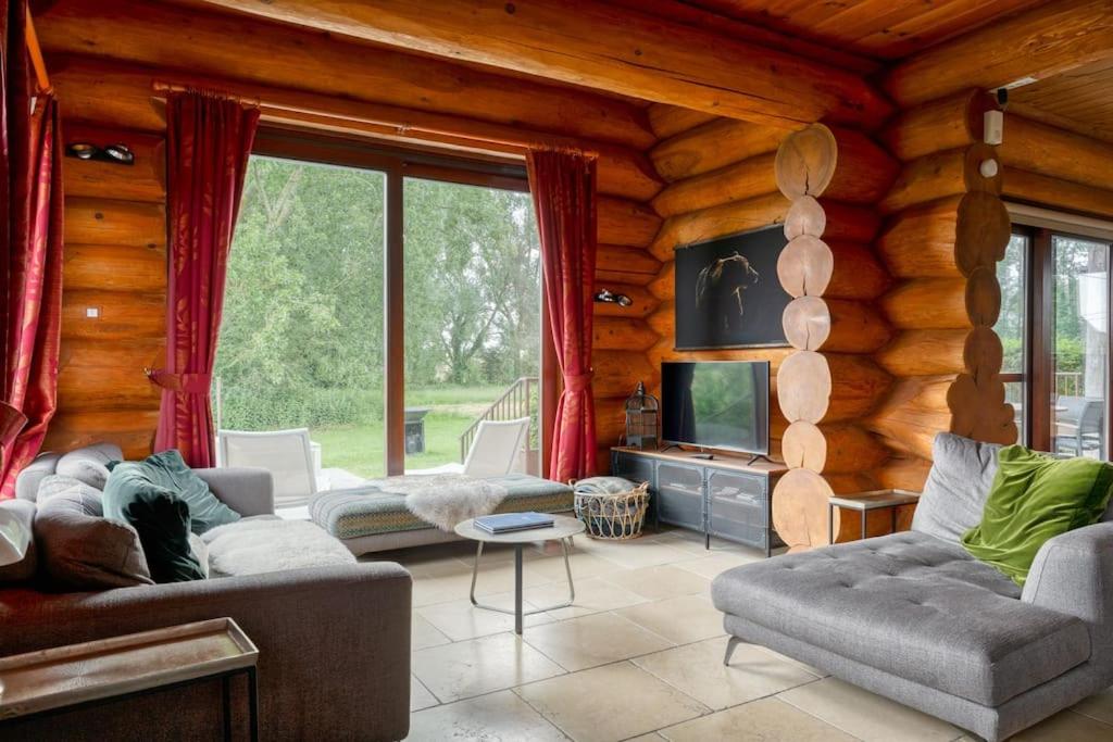 Cozy 4-Bedroom Chalet with Outdoor Spa in Zottegem