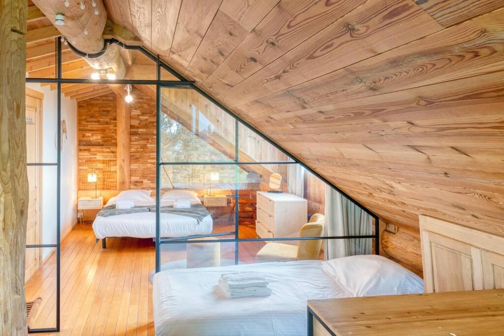 Cozy 4-Bedroom Chalet with Outdoor Spa in Zottegem