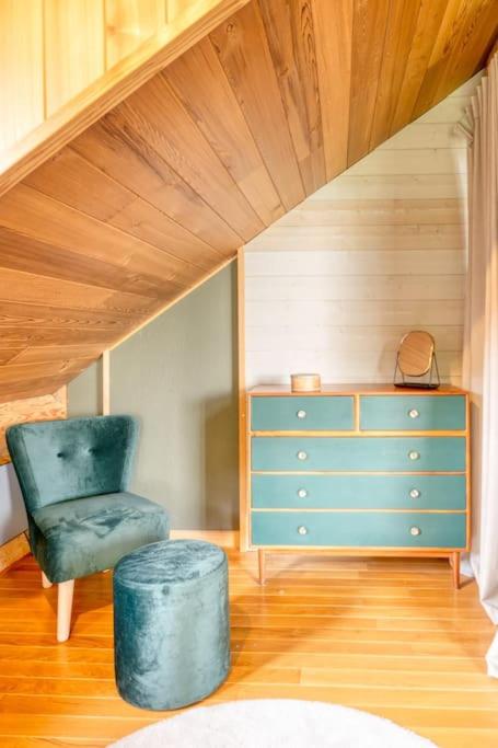 Cozy 4-Bedroom Chalet with Outdoor Spa in Zottegem