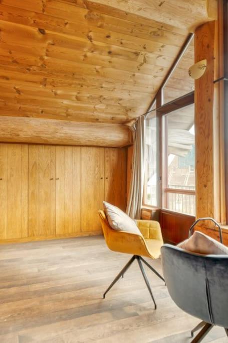 Cozy 4-Bedroom Chalet with Outdoor Spa in Zottegem
