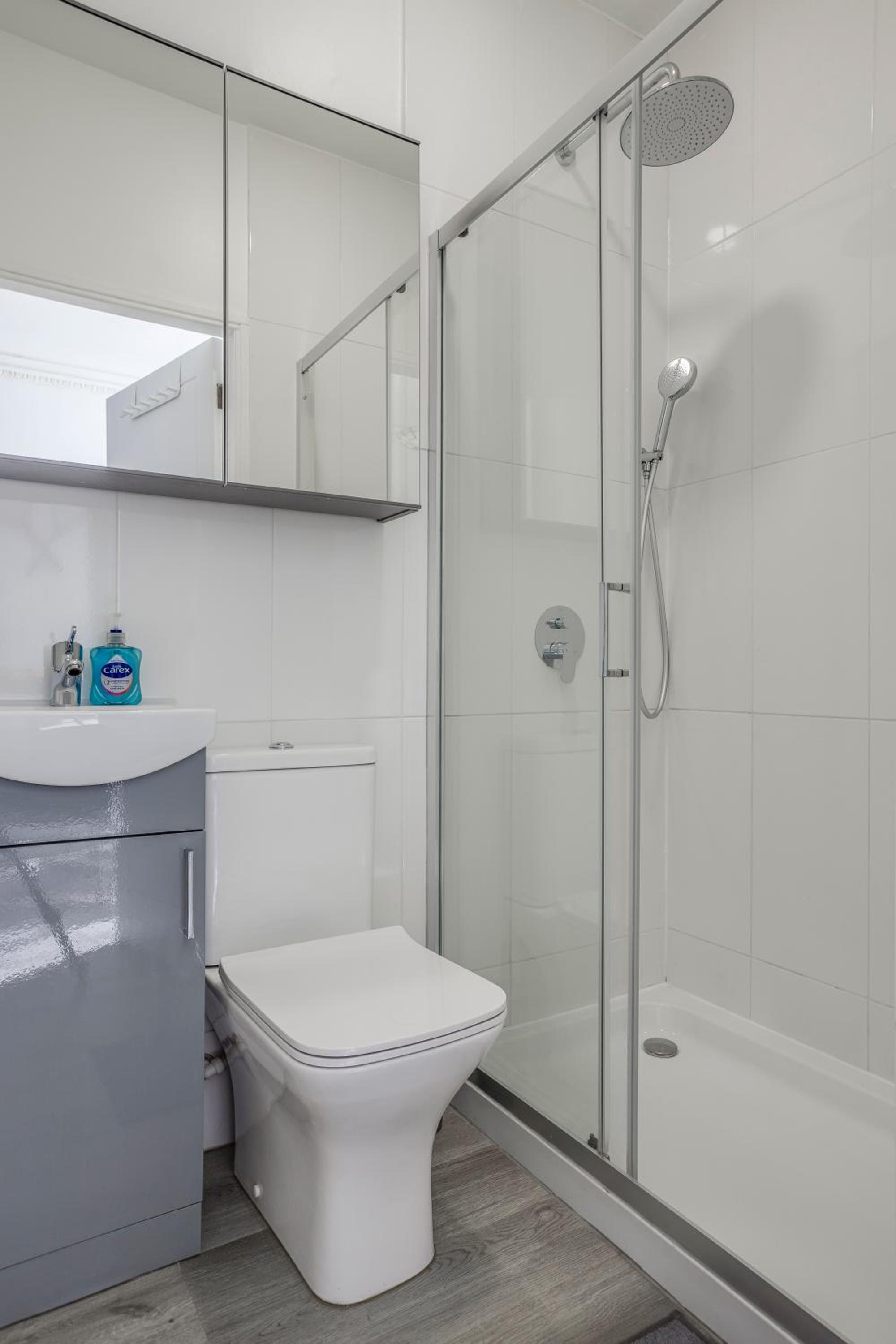 Bright 2-Bed in Wimbledon - 3 min Walk to Tube