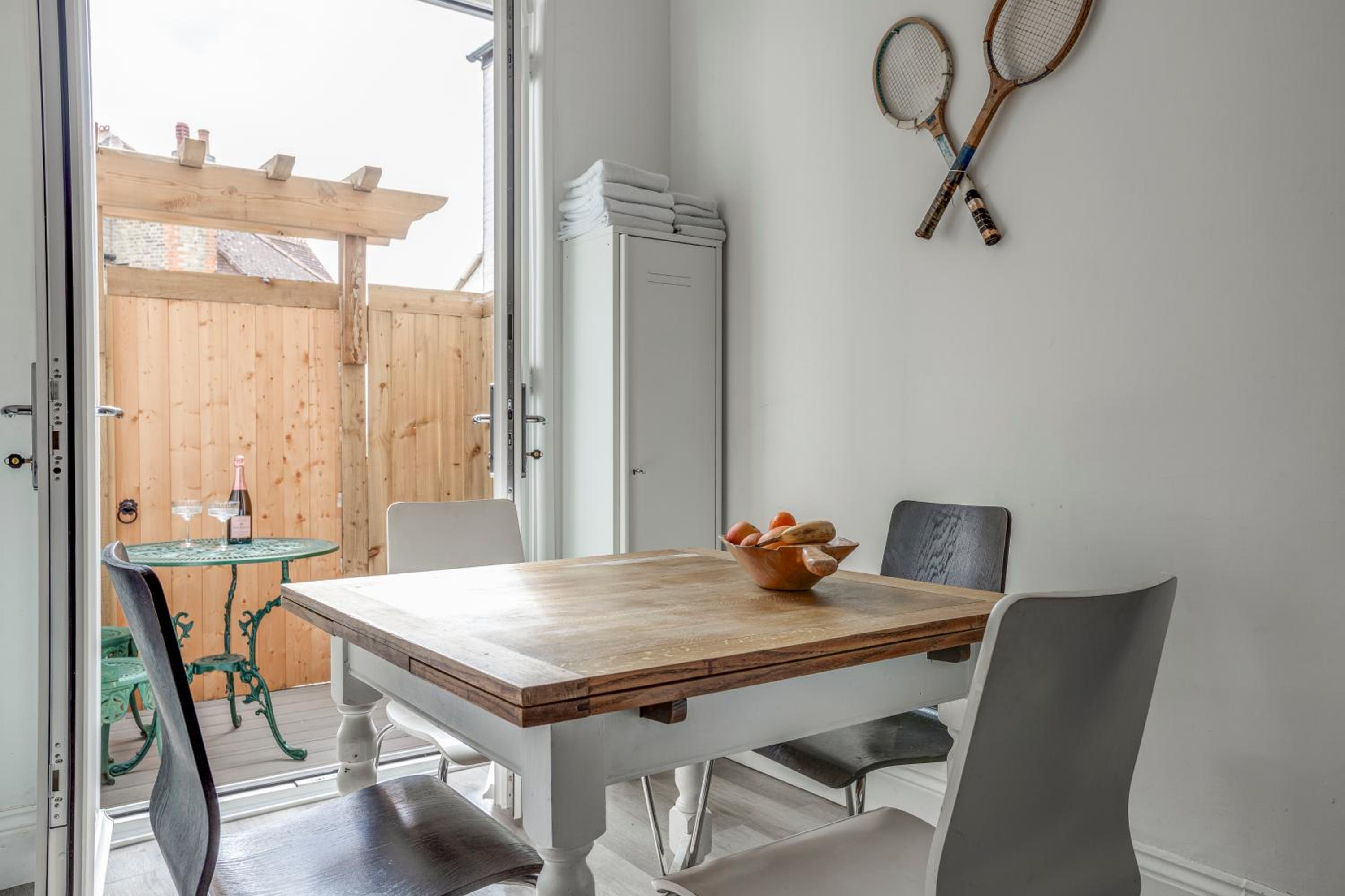 Bright 2-Bed in Wimbledon - 3 min Walk to Tube