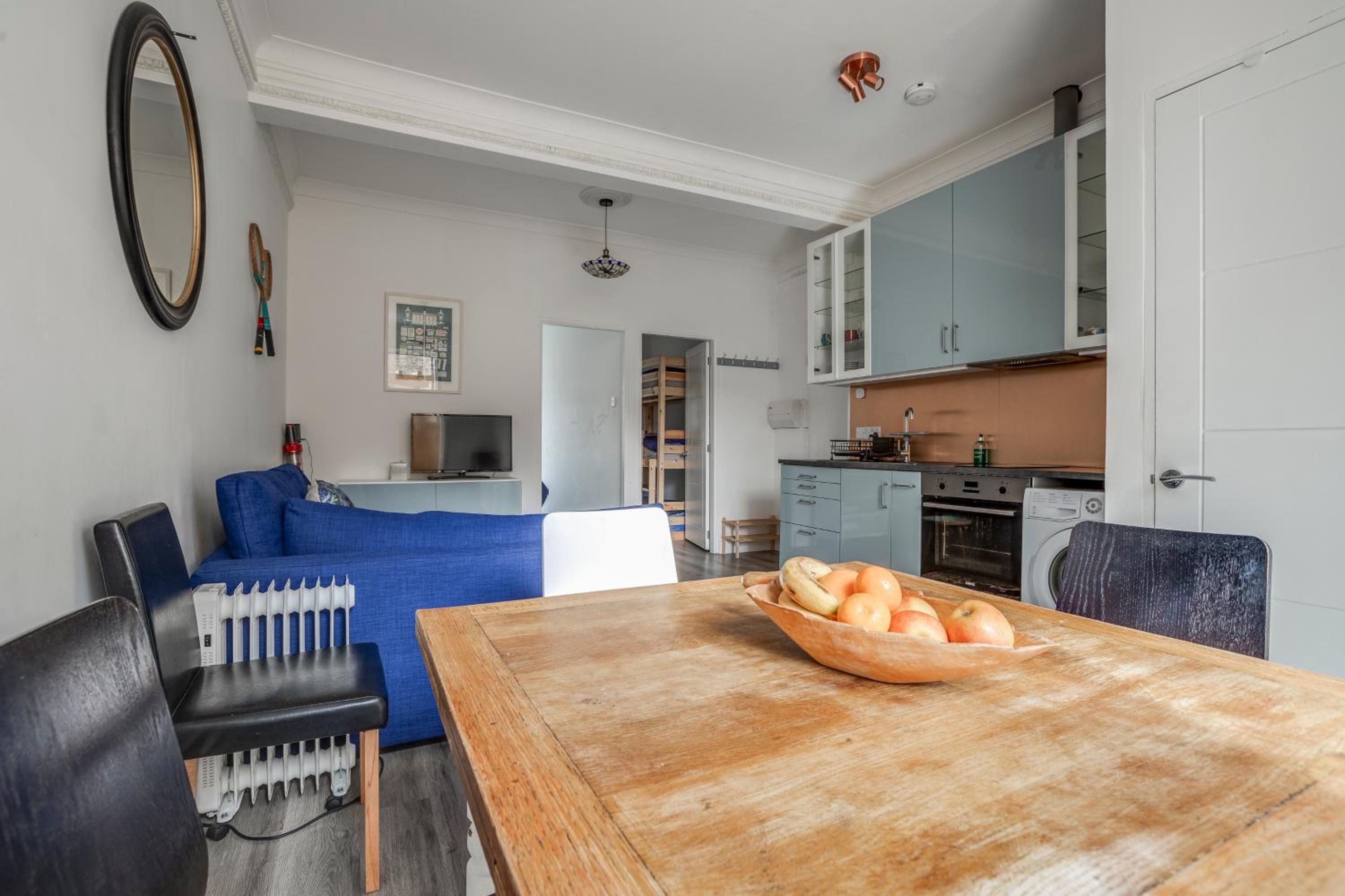 Bright 2-Bed in Wimbledon - 3 min Walk to Tube