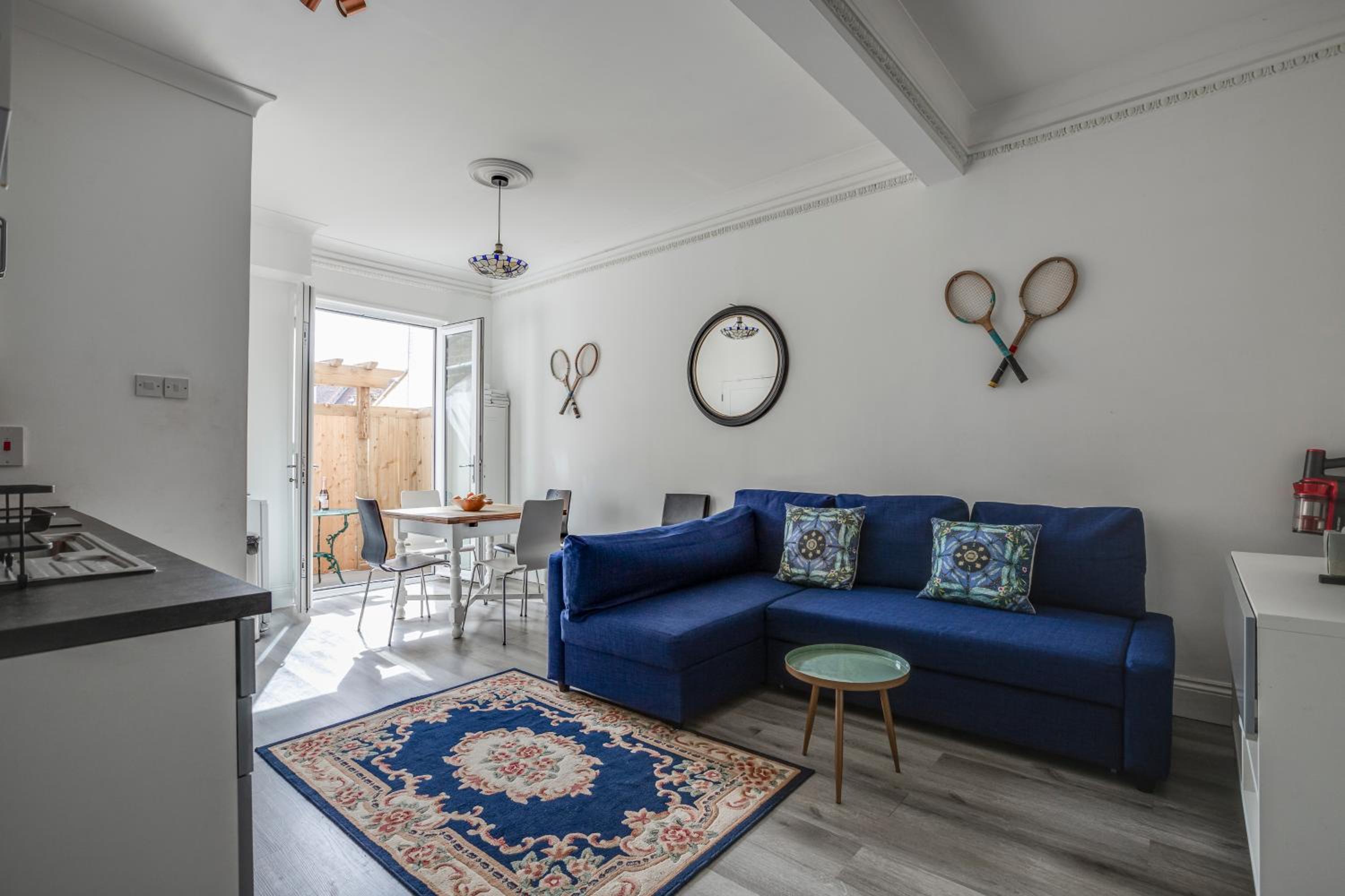 Bright 2-Bed in Wimbledon - 3 min Walk to Tube